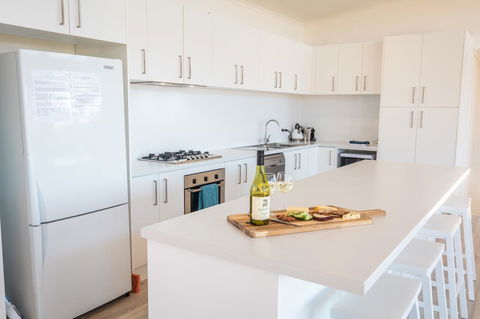 Middle River Beach House, Western House - Accommodation in Bendigo 3