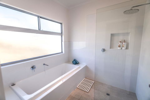Middle River Beach House, Western House - Accommodation in Bendigo 12