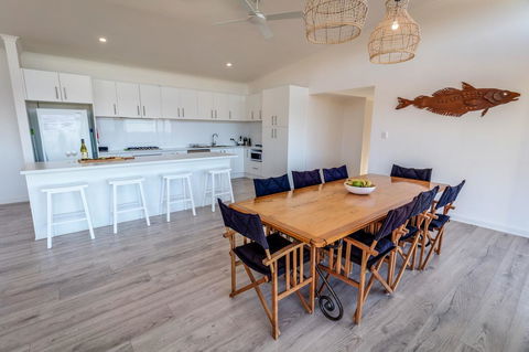 Middle River Beach House, Western House - Accommodation in Bendigo 4