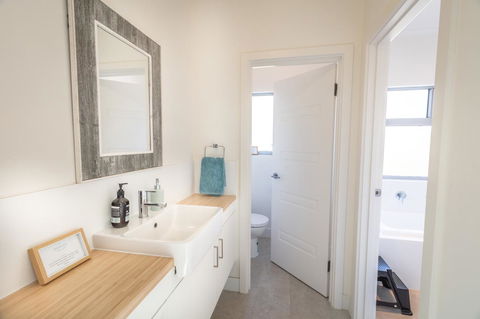 Middle River Beach House, Western House - Accommodation in Bendigo 13