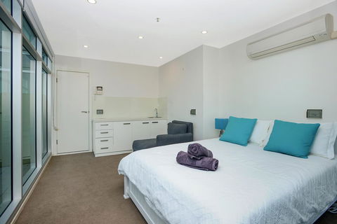 Glenelg Skyline Penthouse - Accommodation in Bendigo 12