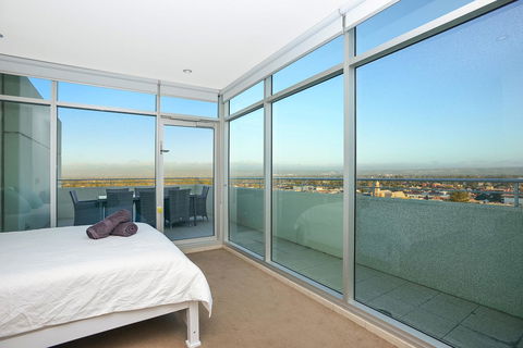 Glenelg Skyline Penthouse - Accommodation in Bendigo 13