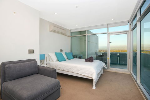 Glenelg Skyline Penthouse - Accommodation in Bendigo 36