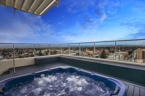 Glenelg Skyline Penthouse - Accommodation in Bendigo 0