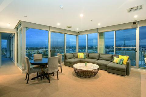 Glenelg Skyline Penthouse - Accommodation in Bendigo 4