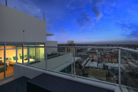 Glenelg Skyline Penthouse - Accommodation in Bendigo 10