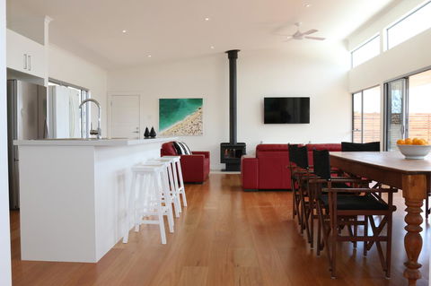 Middle River Beach House - East & West House - Accommodation in Bendigo 21