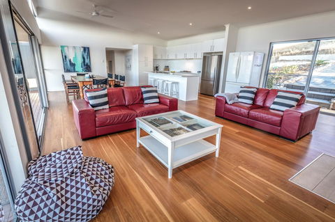 Middle River Beach House - East & West House - Accommodation in Bendigo 11