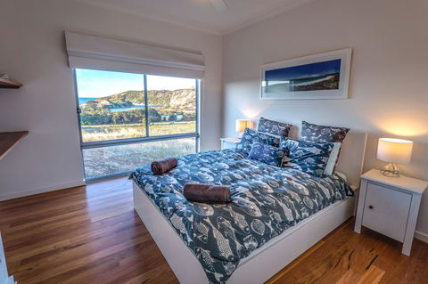 Middle River Beach House - East & West House - Accommodation in Bendigo 13