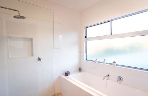 Middle River Beach House - East & West House - Accommodation in Bendigo 15