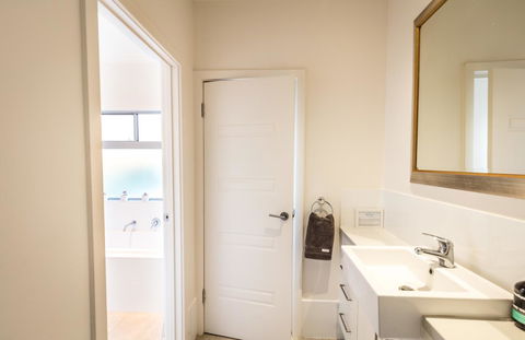 Middle River Beach House - East & West House - Accommodation in Bendigo 16