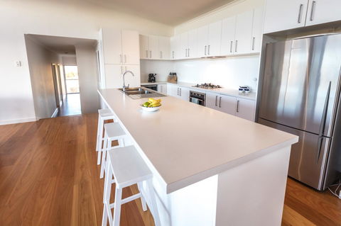Middle River Beach House - East & West House - Accommodation in Bendigo 10