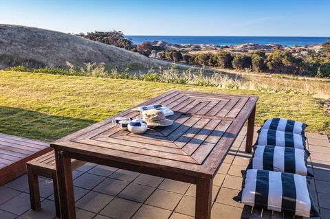 Middle River Beach House - East & West House - Accommodation in Bendigo 1