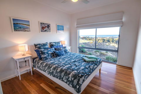 Middle River Beach House - East & West House - Accommodation in Bendigo 12