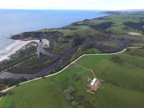 Middle River Beach House - East & West House - Accommodation in Bendigo 4
