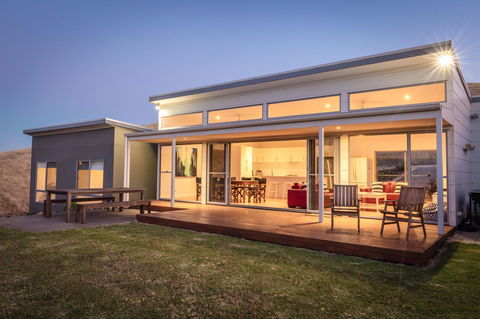 Middle River Beach House - East & West House - Accommodation in Bendigo 0