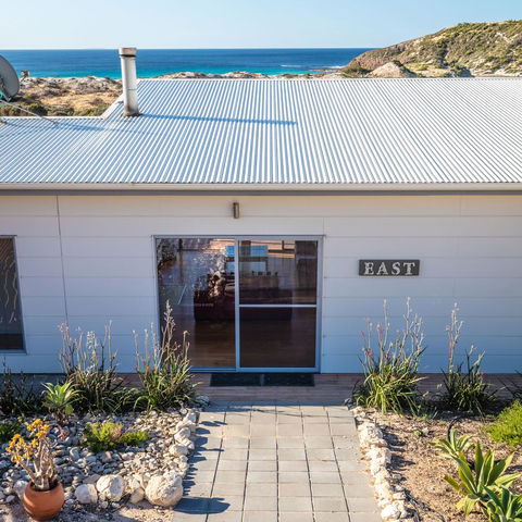 Middle River Beach House - East & West House - Accommodation in Bendigo 2