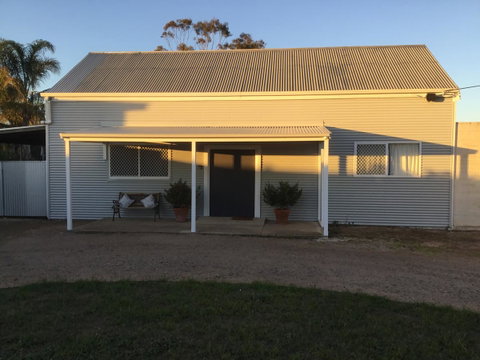 35 Trevena Road - Accommodation in Bendigo 9