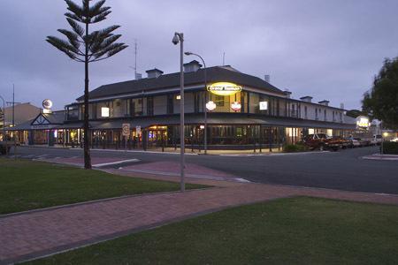 Grand Tasman Hotel - Accommodation in Bendigo 16