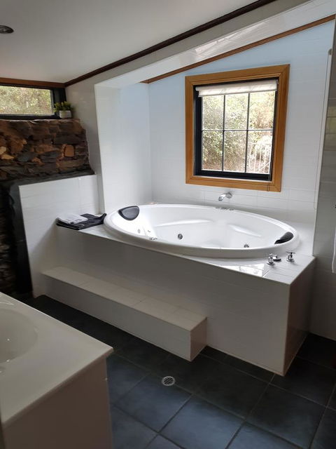 William Hunt's Retreat - Cypress Studio - Accommodation in Bendigo 3