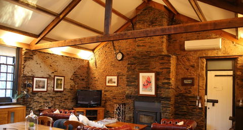 William Hunt's Retreat - Cypress Studio - Accommodation in Bendigo 18