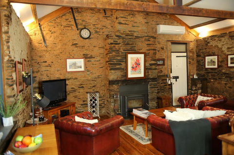 William Hunt's Retreat - Cypress Studio - Accommodation in Bendigo 14