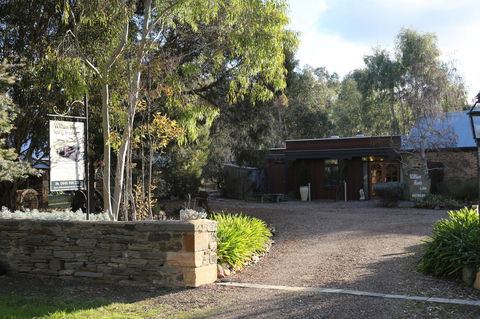William Hunt's Retreat - Cypress Studio - Accommodation in Bendigo 15