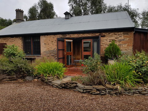William Hunt's Retreat - Cypress Studio - Accommodation in Bendigo 10