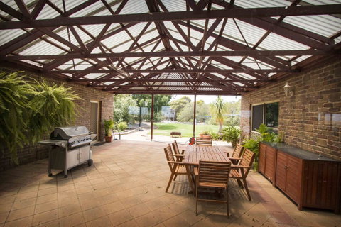 Limestone Ridge - Accommodation in Bendigo 1