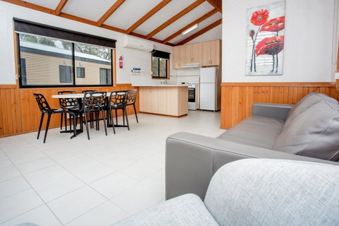 BIG4 Renmark Riverfront Holiday Park - Accommodation in Bendigo 1