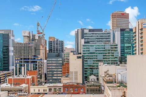 Stylish And Comfortable, Views Over Gouger St! - Accommodation in Bendigo 4