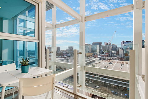 Stylish And Comfortable, Views Over Gouger St! - Accommodation in Bendigo 1