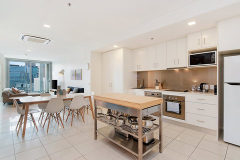 Stylish And Comfortable, Views Over Gouger St! - Accommodation in Bendigo 5