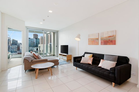 Stylish And Comfortable, Views Over Gouger St! - Accommodation in Bendigo 0