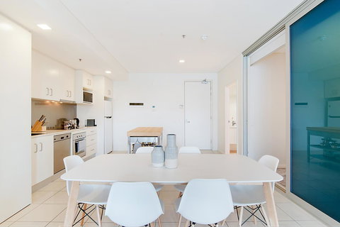 Stylish And Comfortable, Views Over Gouger St! - Accommodation in Bendigo 6