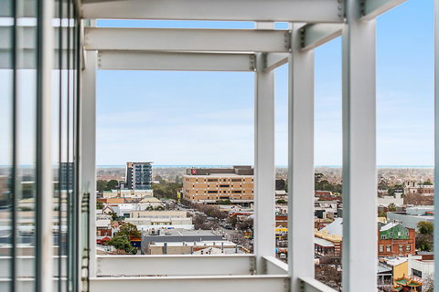 Stylish And Comfortable, Views Over Gouger St! - Accommodation in Bendigo 13