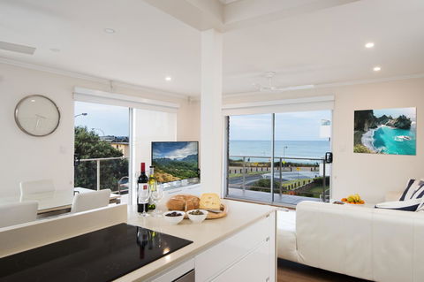 Stylish 3 Bedroom Beachview Apartment - Accommodation in Bendigo 5