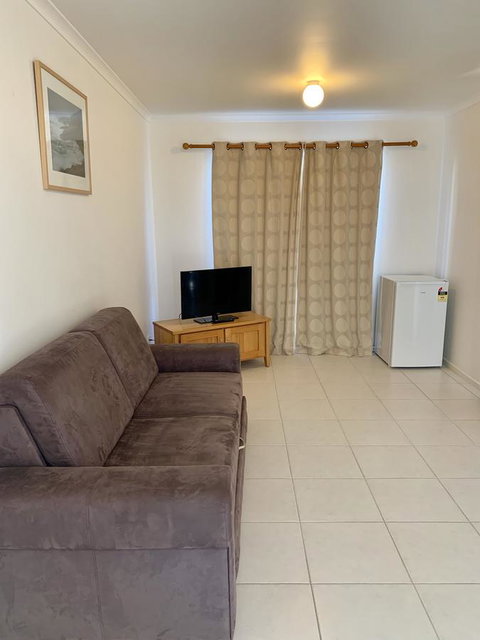 Bayview Beach House Apartment No 1 - Accommodation in Bendigo 4