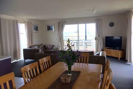 Bayview Beach House Apartment No 1 - Accommodation in Bendigo 11