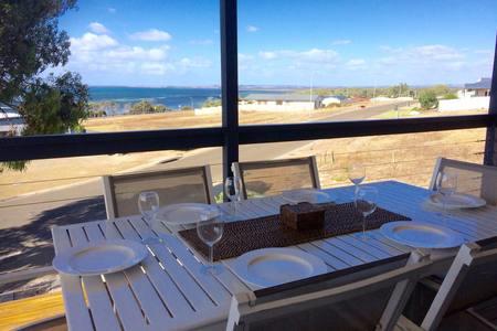 Bayview Beach House Apartment No 1 - Accommodation in Bendigo 1