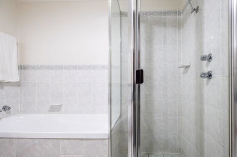 Executive 3 Bedroom Apartment + Internet + Parking - Accommodation in Bendigo 39