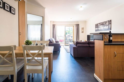 Executive 3 Bedroom Apartment + Internet + Parking - Accommodation in Bendigo 21