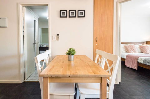Executive 3 Bedroom Apartment + Internet + Parking - Accommodation in Bendigo 13
