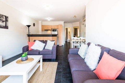 Executive 3 Bedroom Apartment + Internet + Parking - Accommodation in Bendigo 7