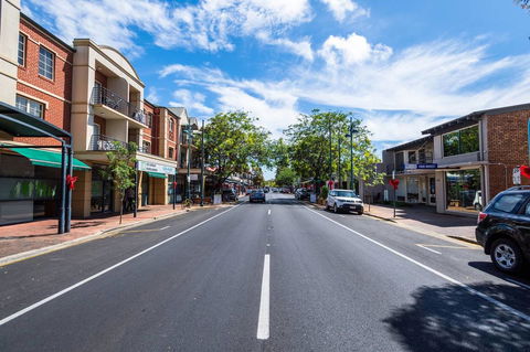Executive 3 Bedroom Apartment + Internet + Parking - Accommodation in Bendigo 3