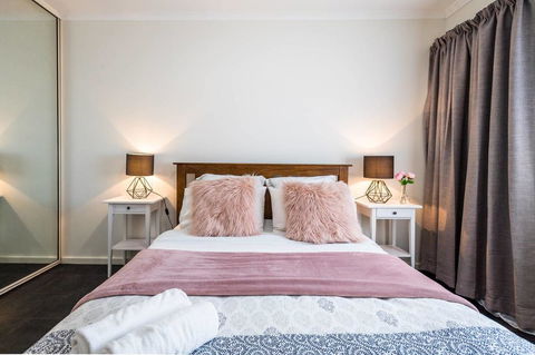 Executive 3 Bedroom Apartment + Internet + Parking - Accommodation in Bendigo 1