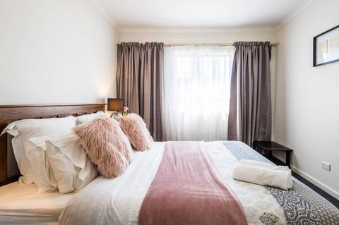 Executive 3 Bedroom Apartment + Internet + Parking - Accommodation in Bendigo 4