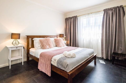 Executive 3 Bedroom Apartment + Internet + Parking - Accommodation in Bendigo 9