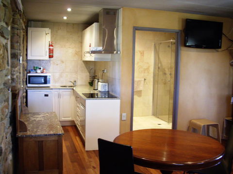 1860 Wine Country Cottages - Accommodation in Bendigo 9