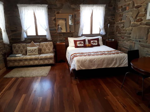 1860 Wine Country Cottages - Accommodation in Bendigo 1